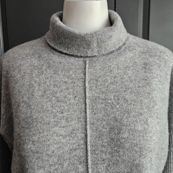 Lilla P Sz XS 100% Cashmere Ribbed Sleeve/Hem Turtleneck Sweater Fall Cozy - Picture 4 of 10